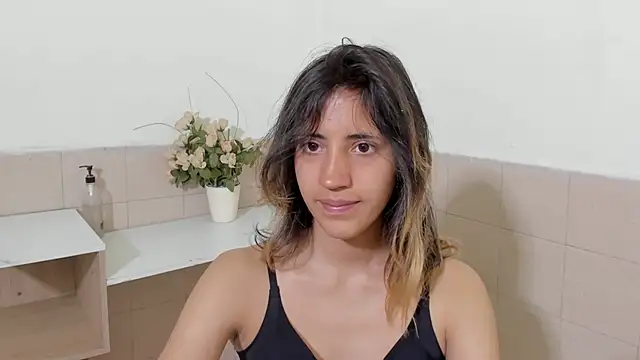 Snapshot of linnie_ chatting on 10/30/25, 01:31 linnie  online show from 10/30/25, 01:31