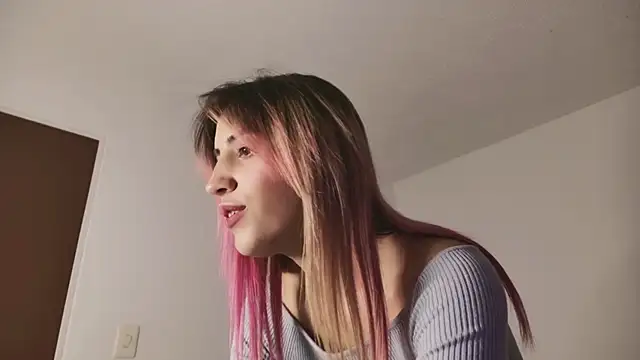 Snapshot of linnie_ chatting on 03/07/25, 04:35 linnie  online show from 03/07/25, 04:35