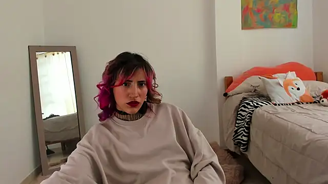 Snapshot of linnie_ chatting on 01/28/25, 12:43 linnie  online show from 01/28/25, 12:43