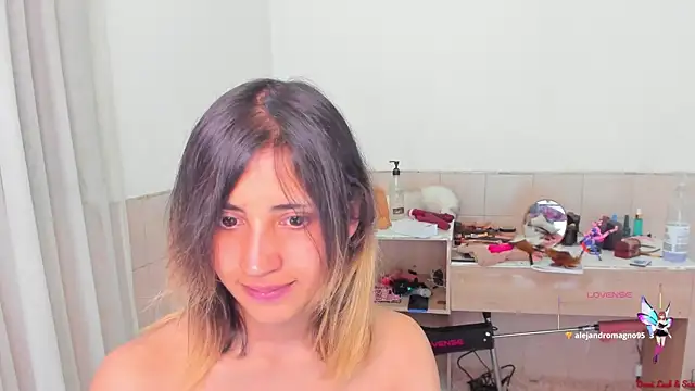 Snapshot of linnie_ chatting on 09/19/25, 10:25 linnie  online show from 09/19/25, 10:25