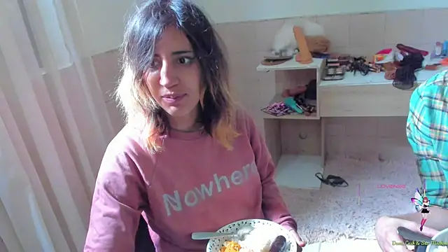 Snapshot of linnie_ chatting on 09/17/25, 07:49 linnie  online show from 09/17/25, 07:49