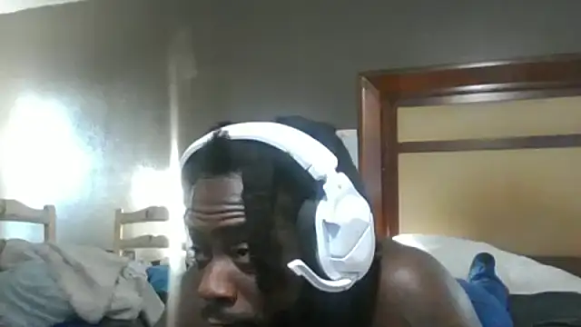 Snapshot of Mrbbc803 chatting on 10/13/25, 09:38 Mrbbc803 online show from 10/13/25, 09:38