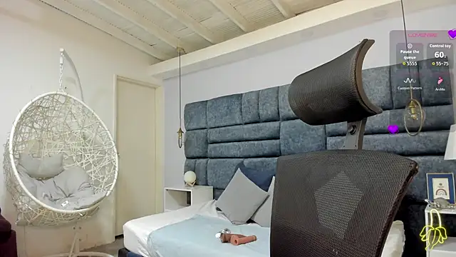 Snapshot of sofia_samuels chatting on 11/20/25, 03:51 sofia samuels online show from 11/20/25, 03:51