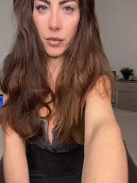 Snapshot of Eyline chatting on 12/04/25, 01:54 Eyline online show from 12/04/25, 01:54