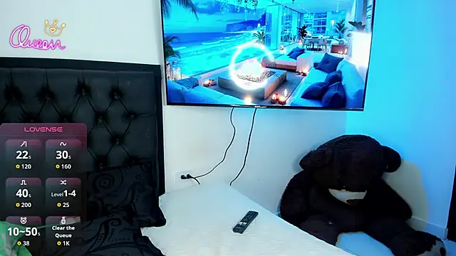 Snapshot of Maryonthemoon chatting on 12/23/25, 10:47 Maryonthemoon online show from 12/23/25, 10:47