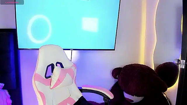 Snapshot of Maryonthemoon chatting on 02/03/26, 04:54 Maryonthemoon online show from 02/03/26, 04:54