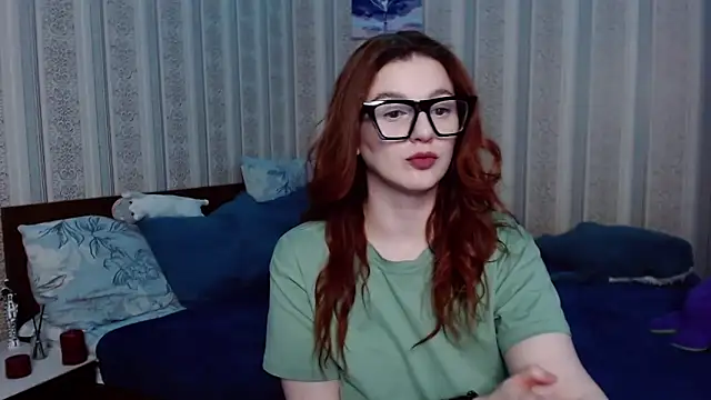 Snapshot of JulthHell chatting on 09/25/25, 01:11 JulthHell online show from 09/25/25, 01:11