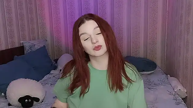 Snapshot of JulthHell chatting on 12/20/25, 10:45 JulthHell online show from 12/20/25, 10:45