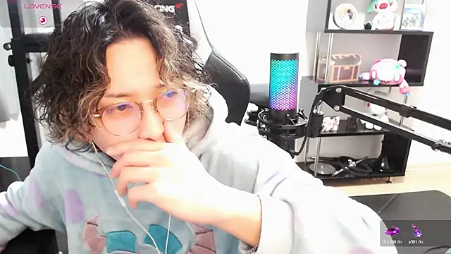 Snapshot of Shizukuu chatting on 03/21/25, 11:44 Shizukuu online show from 03/21/25, 11:44