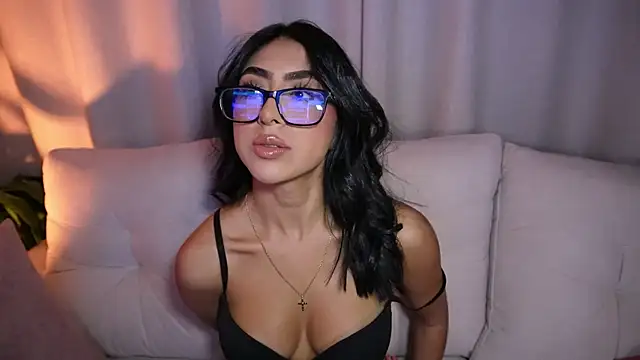 Sara albrecht online show from 10/31/25, 03:47