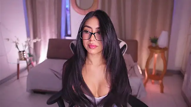 Snapshot of Sara_albrecht chatting on 02/12/25, 12:44 Sara albrecht online show from 02/12/25, 12:44