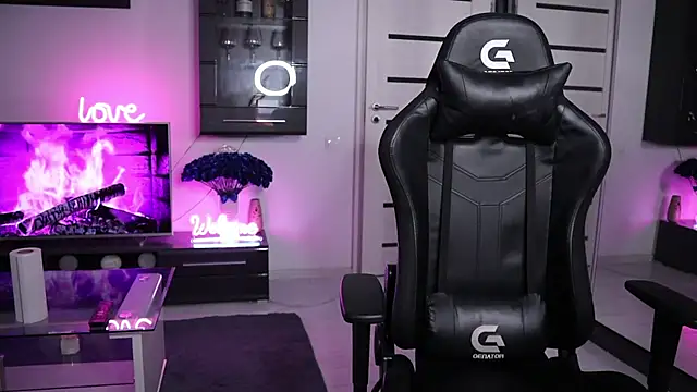 Snapshot of Beauty_Anne chatting on 11/21/25, 06:45 Beauty Anne online show from 11/21/25, 06:45