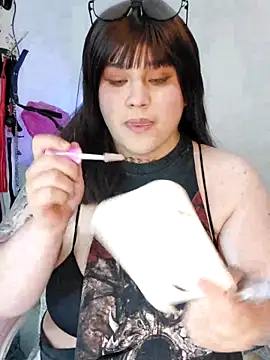 ItsNaiixa online show from 10/24/25, 08:30