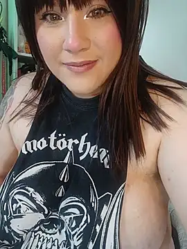 ItsNaiixa online show from 05/23/26, 06:29