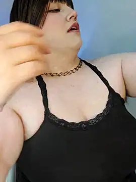 ItsNaiixa online show from 12/05/25, 09:23