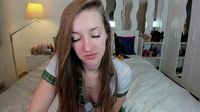 Snapshot of KateRedgar chatting on 03/15/25, 06:21 KateRedgar online show from 03/15/25, 06:21
