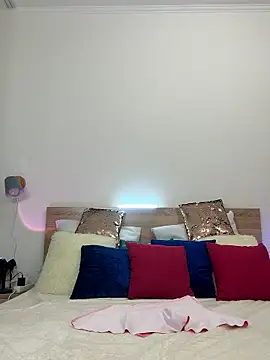 Snapshot of KateRedgar chatting on 10/25/25, 01:45 KateRedgar online show from 10/25/25, 01:45