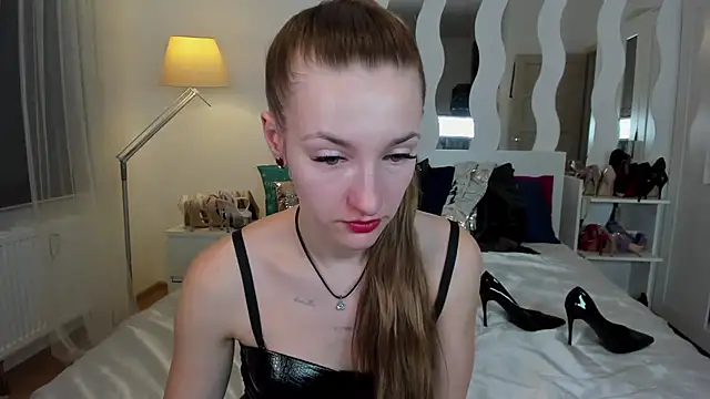 Snapshot of KateRedgar chatting on 03/19/25, 06:01 KateRedgar online show from 03/19/25, 06:01