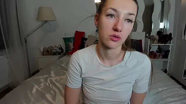 Snapshot of KateRedgar chatting on 03/22/25, 11:53 KateRedgar online show from 03/22/25, 11:53