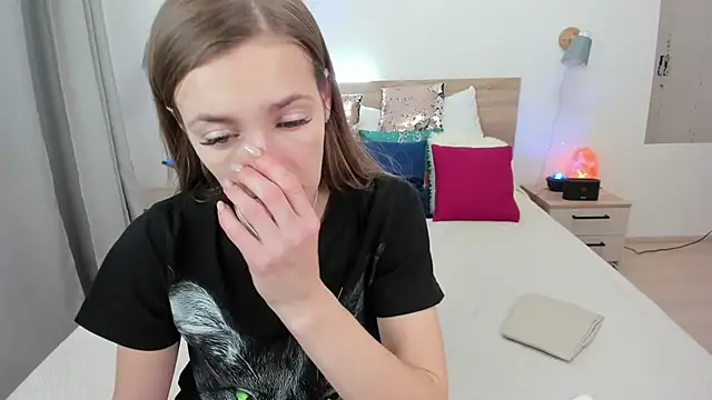 KateRedgar online show from 02/05/26, 04:47