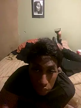 Snapshot of Moorella1 chatting on 12/22/25, 05:57 Moorella1 online show from 12/22/25, 05:57