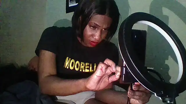 Snapshot of Moorella1 chatting on 09/24/25, 11:21 Moorella1 online show from 09/24/25, 11:21