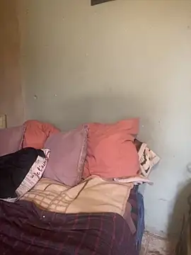 Snapshot of Moorella1 chatting on 04/12/26, 10:29 Moorella1 online show from 04/12/26, 10:29