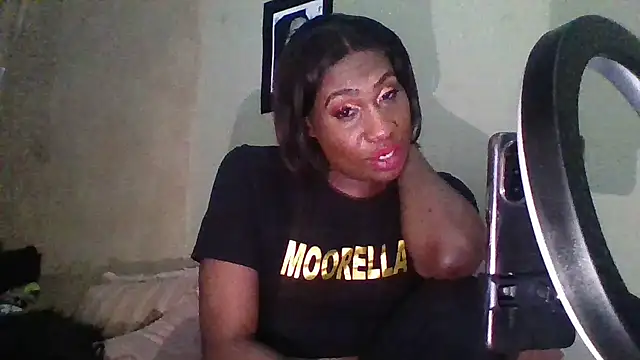 Snapshot of Moorella1 chatting on 09/25/25, 11:27 Moorella1 online show from 09/25/25, 11:27