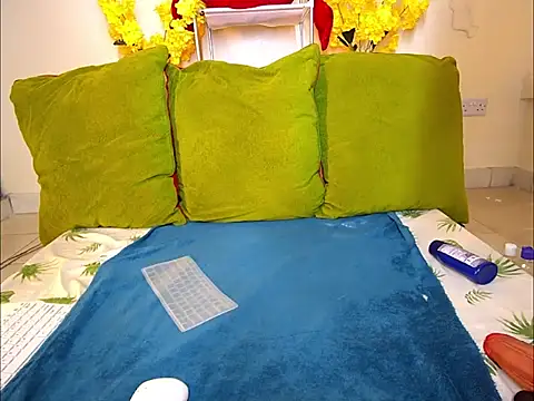 Snapshot of ThelmaKinky chatting on 10/14/25, 07:31 ThelmaKinky online show from 10/14/25, 07:31