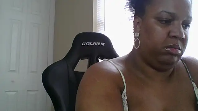 Snapshot of Badgirlbrittt chatting on 10/03/25, 05:03 Badgirlbrittt online show from 10/03/25, 05:03