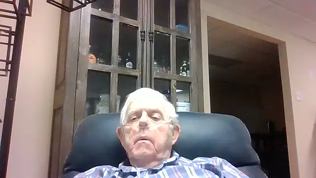 Snapshot of bootlegmanz chatting on 06/26/26, 11:10 bootlegmanz online show from 06/26/26, 11:10