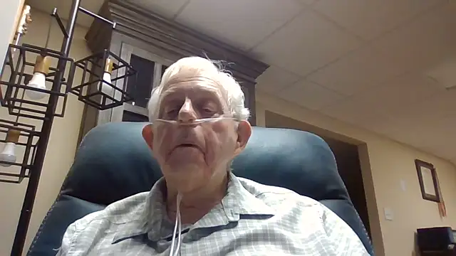 Snapshot of bootlegmanz chatting on 06/10/26, 02:57 bootlegmanz online show from 06/10/26, 02:57