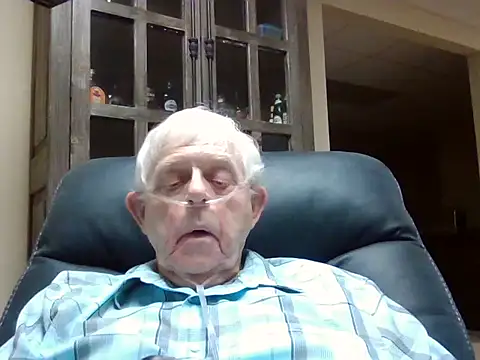 Snapshot of bootlegmanz chatting on 07/15/26, 06:15 bootlegmanz online show from 07/15/26, 06:15
