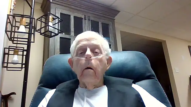 Snapshot of bootlegmanz chatting on 06/12/26, 03:10 bootlegmanz online show from 06/12/26, 03:10