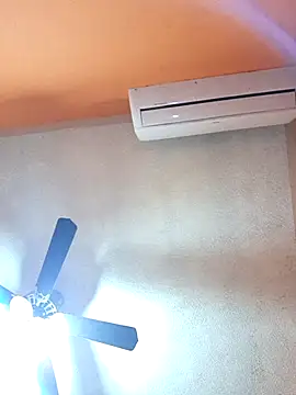 miicheele32 online show from 12/02/25, 08:38