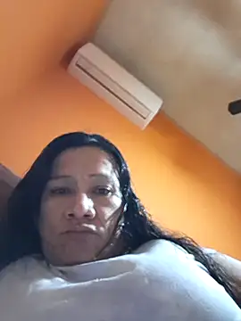 miicheele32 online show from 11/22/25, 08:57