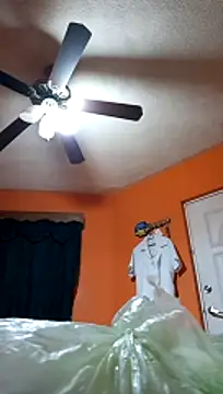 miicheele32 online show from 12/16/25, 08:18