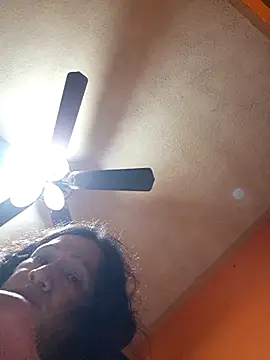 miicheele32 online show from 11/16/25, 10:20