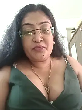 Snapshot of LAVERNIYA_ chatting on 09/11/25, 06:46 LAVERNIYA  online show from 09/11/25, 06:46
