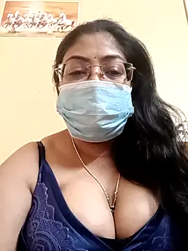 Snapshot of LAVERNIYA_ chatting on 03/07/25, 05:08 LAVERNIYA  online show from 03/07/25, 05:08