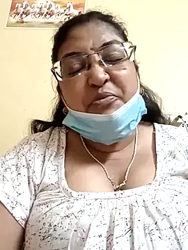 Snapshot of LAVERNIYA_ chatting on 02/28/25, 11:58 LAVERNIYA  online show from 02/28/25, 11:58