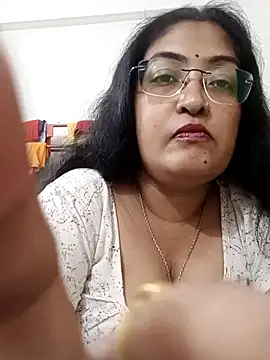 Snapshot of LAVERNIYA_ chatting on 09/23/25, 10:33 LAVERNIYA  online show from 09/23/25, 10:33