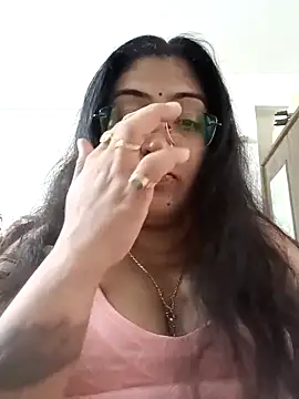 Snapshot of LAVERNIYA_ chatting on 09/12/25, 11:10 LAVERNIYA  online show from 09/12/25, 11:10