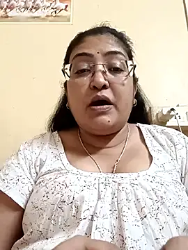 Snapshot of LAVERNIYA_ chatting on 03/07/25, 10:13 LAVERNIYA  online show from 03/07/25, 10:13