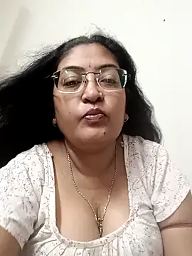 Snapshot of LAVERNIYA_ chatting on 09/19/25, 03:32 LAVERNIYA  online show from 09/19/25, 03:32