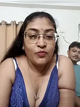 Snapshot of LAVERNIYA_ chatting on 09/19/25, 07:18 LAVERNIYA  online show from 09/19/25, 07:18