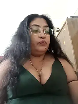 Snapshot of LAVERNIYA_ chatting on 09/16/25, 11:44 LAVERNIYA  online show from 09/16/25, 11:44