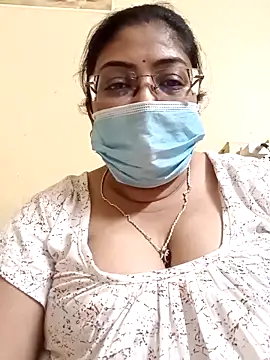 Snapshot of LAVERNIYA_ chatting on 03/05/25, 03:07 LAVERNIYA  online show from 03/05/25, 03:07