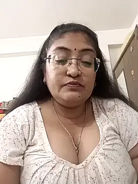 Snapshot of LAVERNIYA_ chatting on 10/14/25, 12:39 LAVERNIYA  online show from 10/14/25, 12:39