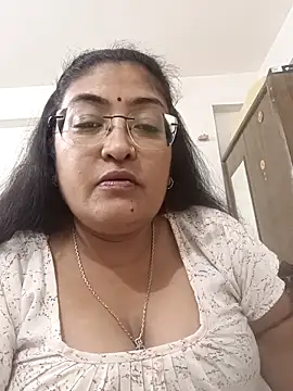 Snapshot of LAVERNIYA_ chatting on 10/16/25, 12:35 LAVERNIYA  online show from 10/16/25, 12:35